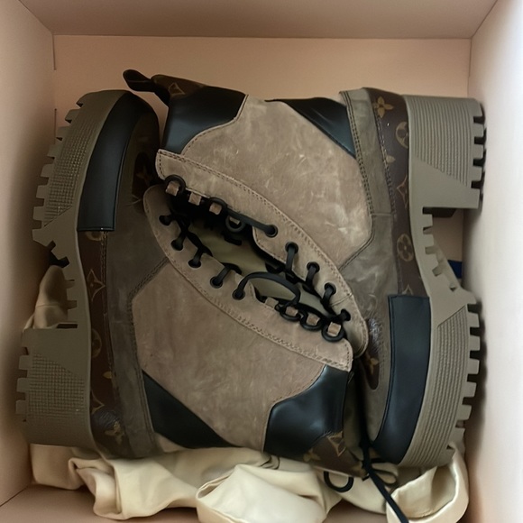 Louis Vuitton Suede Calfskin Monogram Laureate Platform Desert Boots - Picture 6 of 16